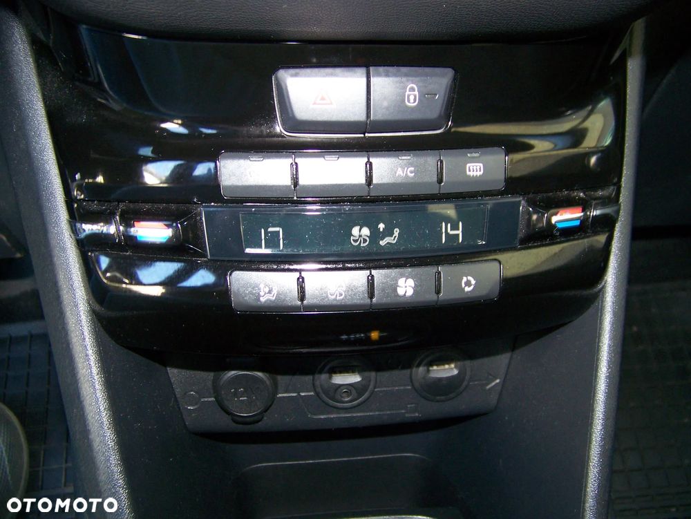 Peugeot 208 95 VTI Allure - 16