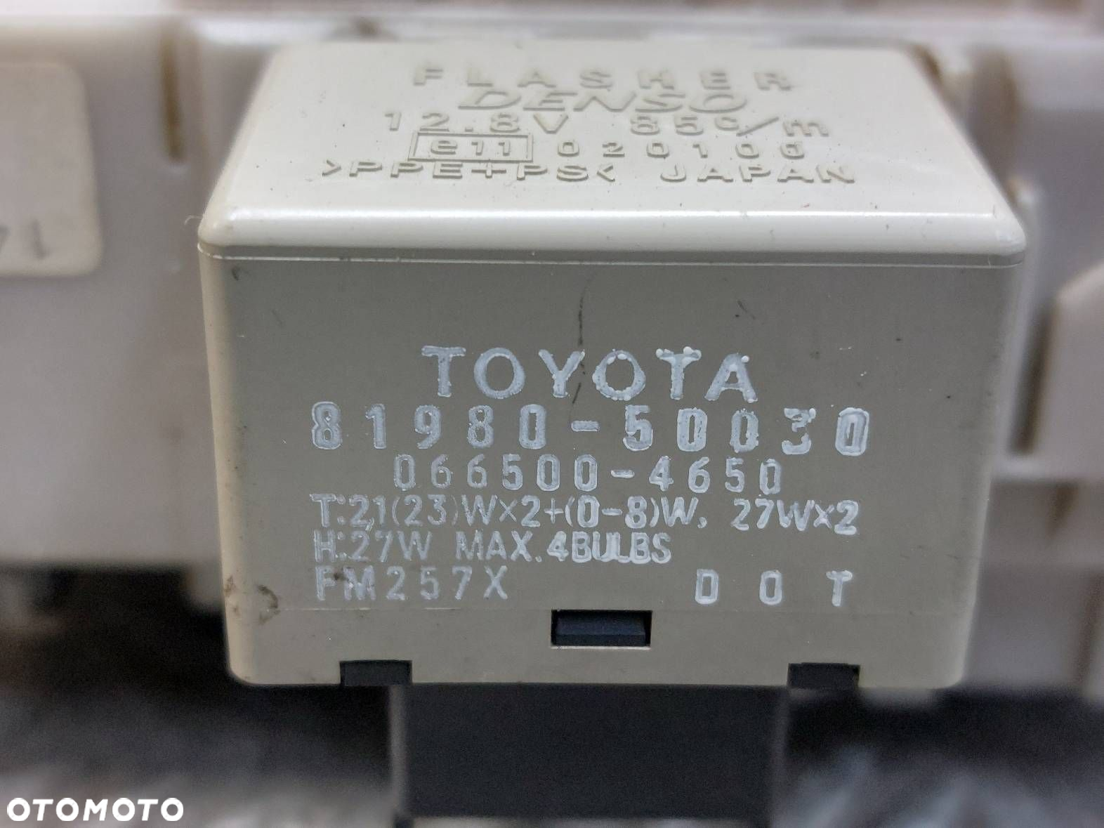 SKRZYNKA PRZEKAŹNIKÓW PRZEKAŹNIK KIERUNKÓW TOYOTA RAV4 II 81980-50030 - 2