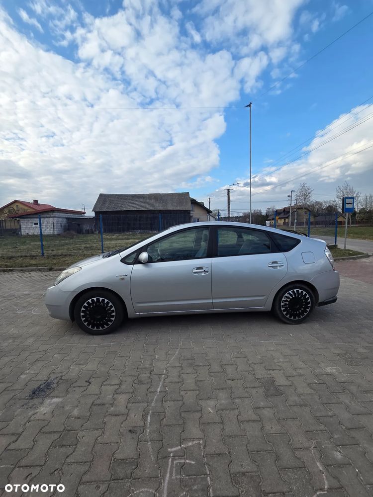 Toyota Prius 1.5 VVT-i Prestige - 4