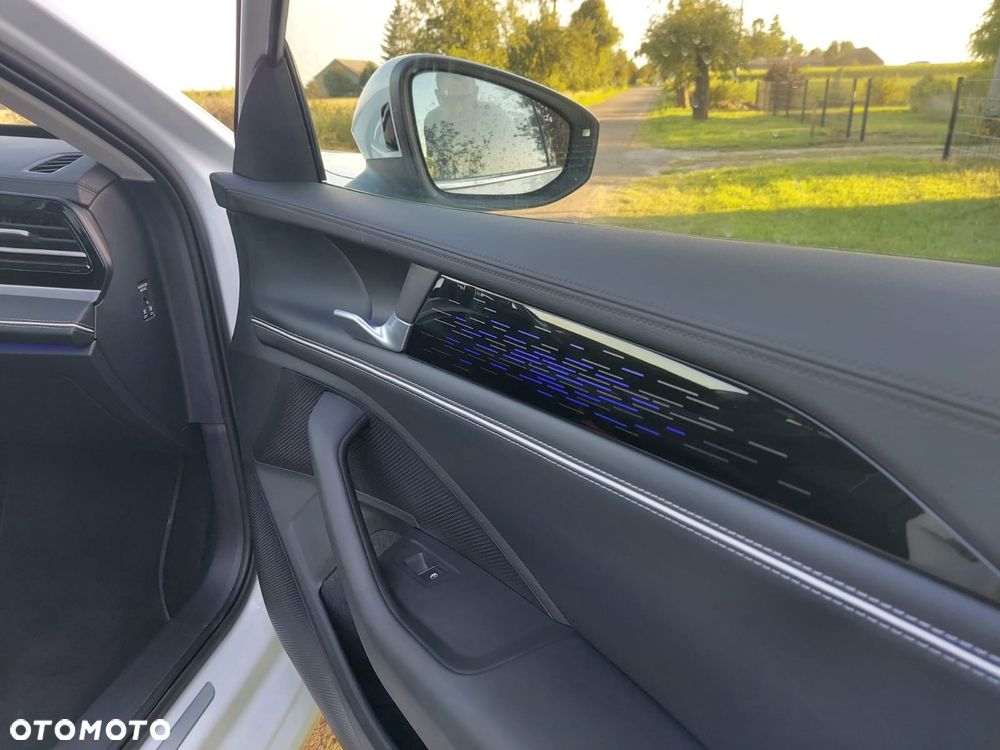 Volkswagen Passat 2.0 TDI SCR DSG 4Motion Elegance - 20