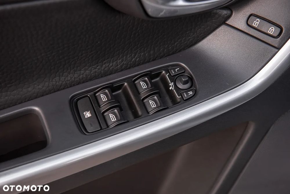 Volvo XC 60 T6 AWD Momentum - 17