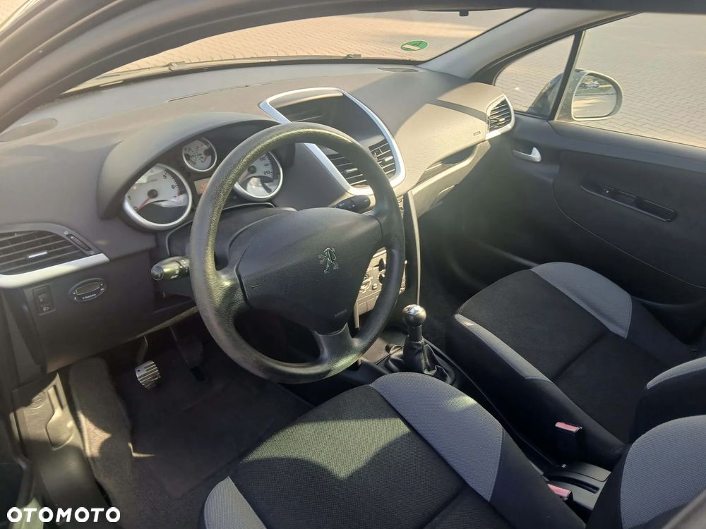 Peugeot 207 1.4 - 10