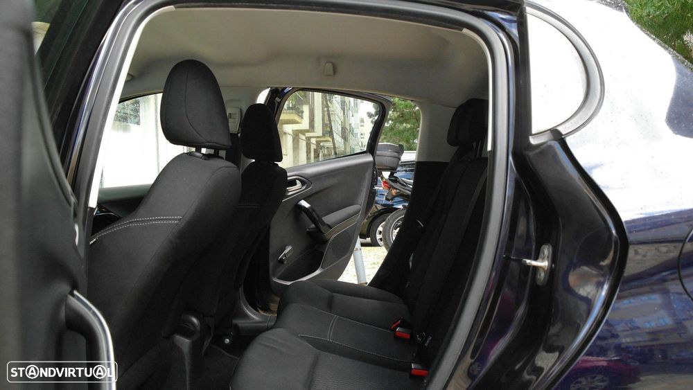 Peugeot 208 1.2 PureTech Active - 15