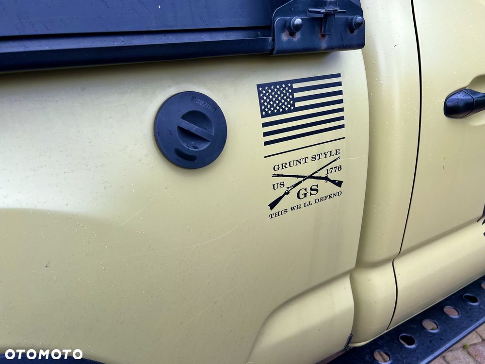 Toyota Tacoma - 18