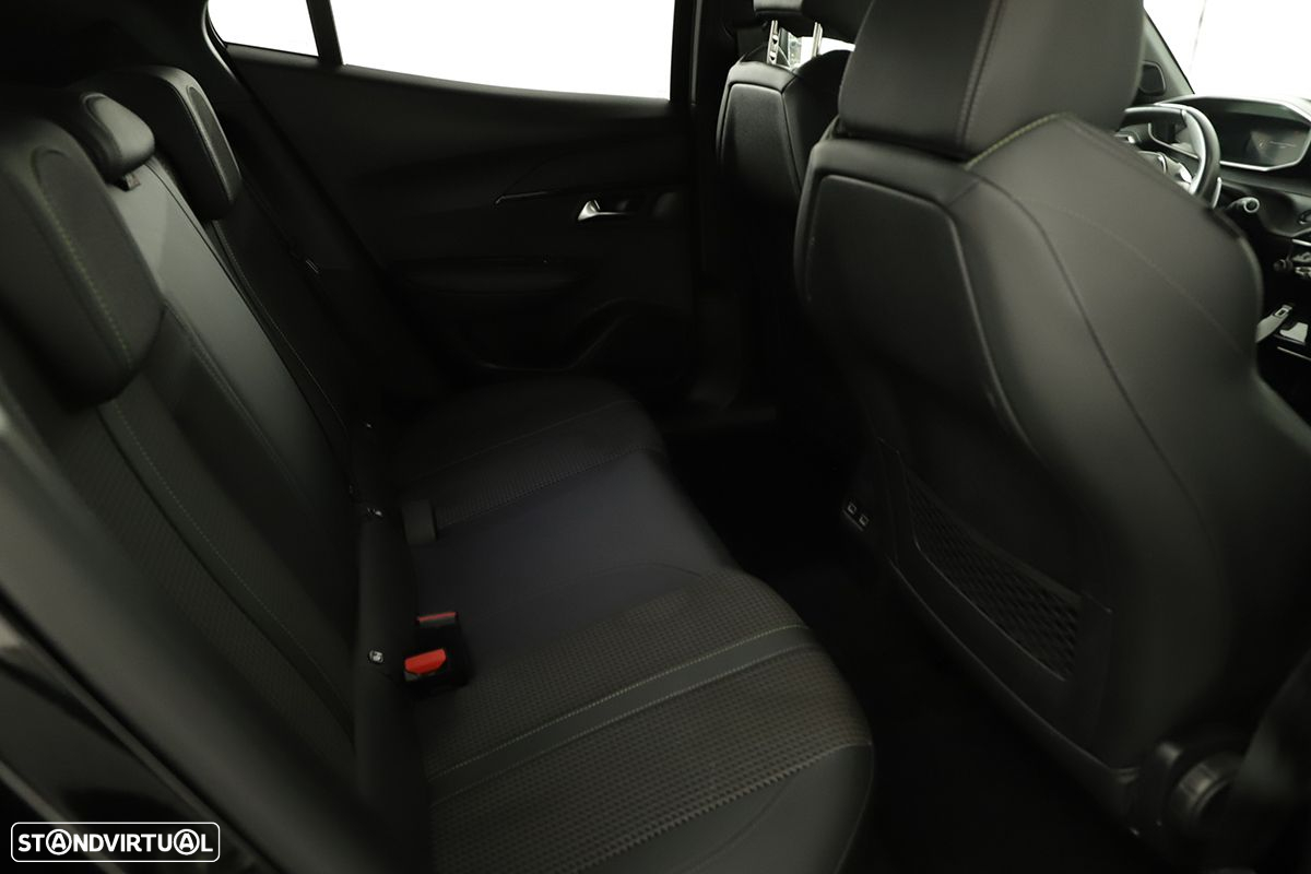 Peugeot 2008 1.2 PureTech GT EAT8 - 23