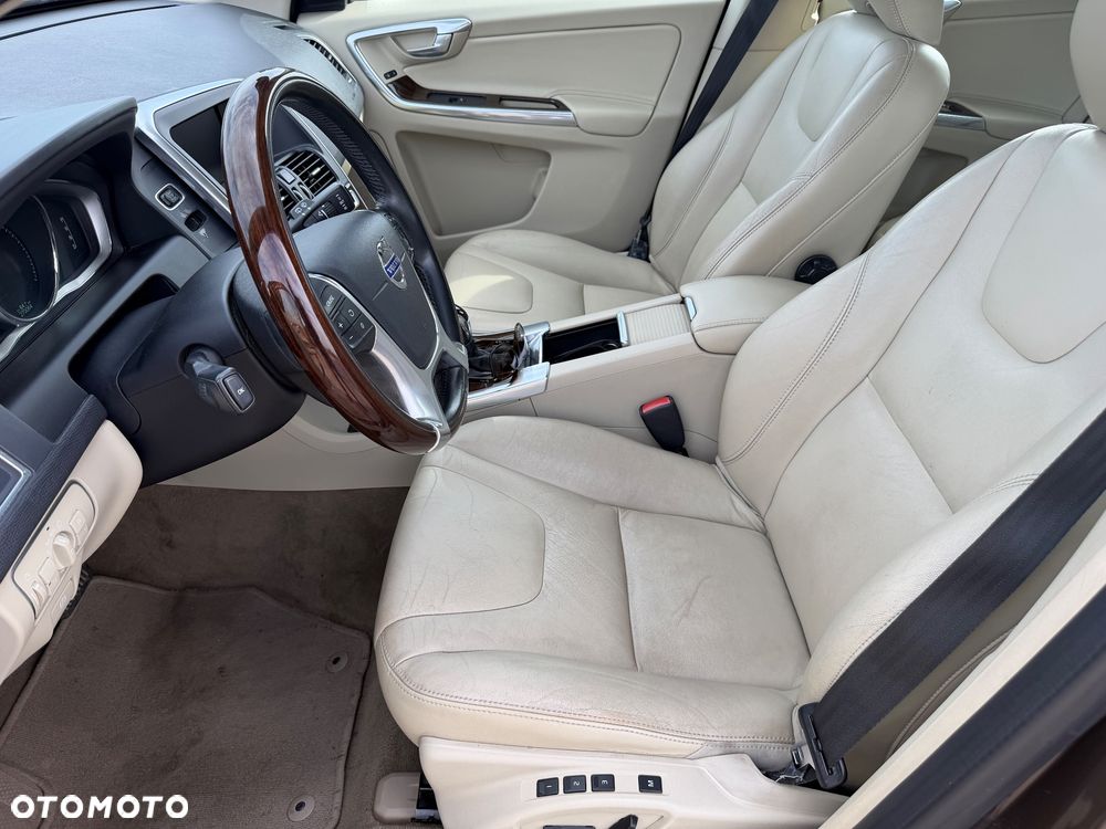 Volvo XC 60 D4 AWD Summum - 11