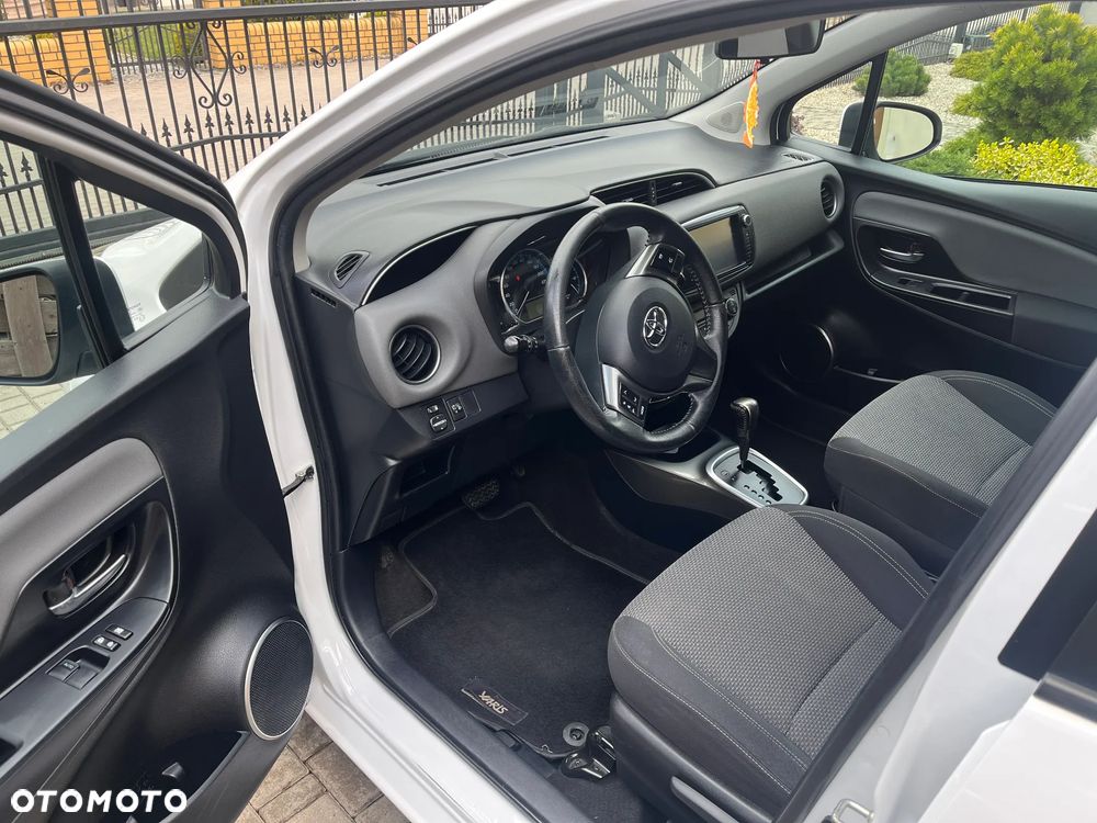 Toyota Yaris Hybrid 100 Premium - 5