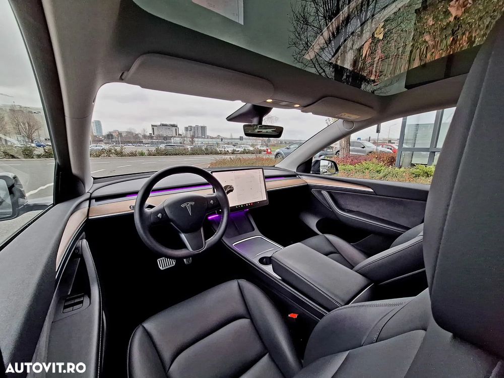 Tesla Model Y Long Range Dual Motor AWD - 9