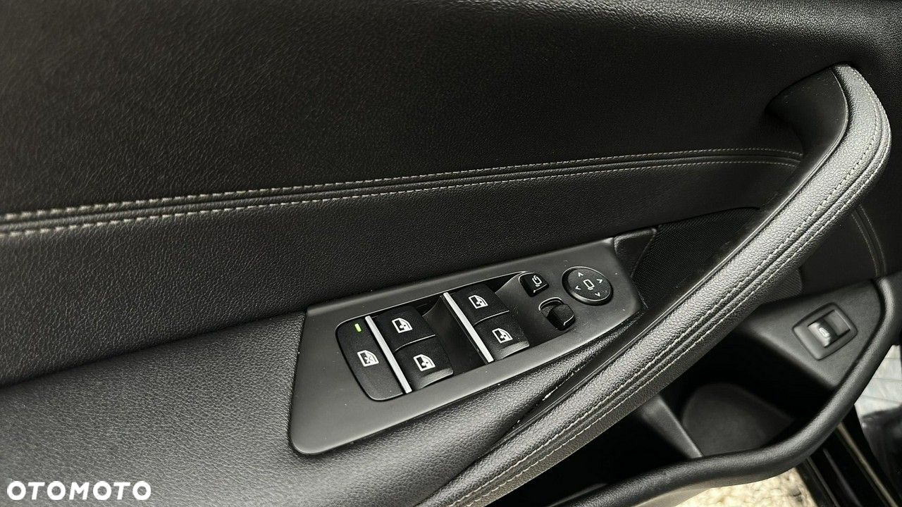BMW Seria 5 520i - 14