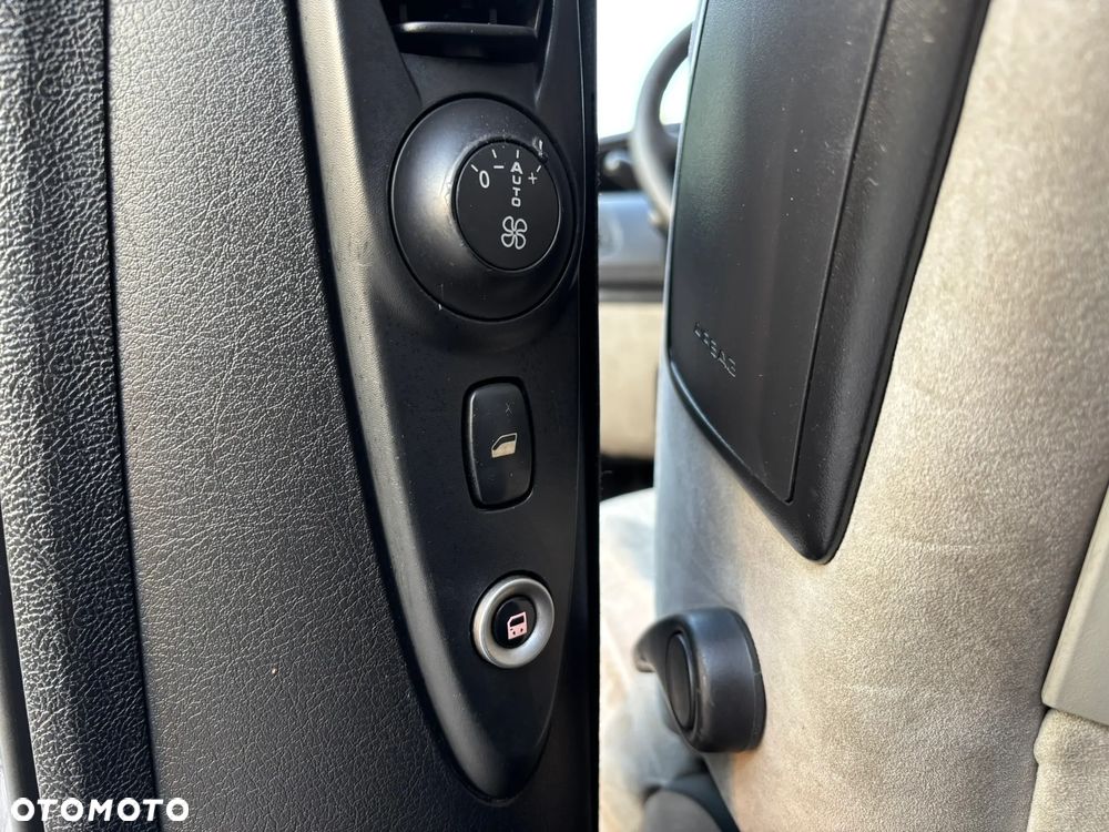 Peugeot 807 HDi 170 Bi-Turbo Automatik Platinum Pullmann - 33