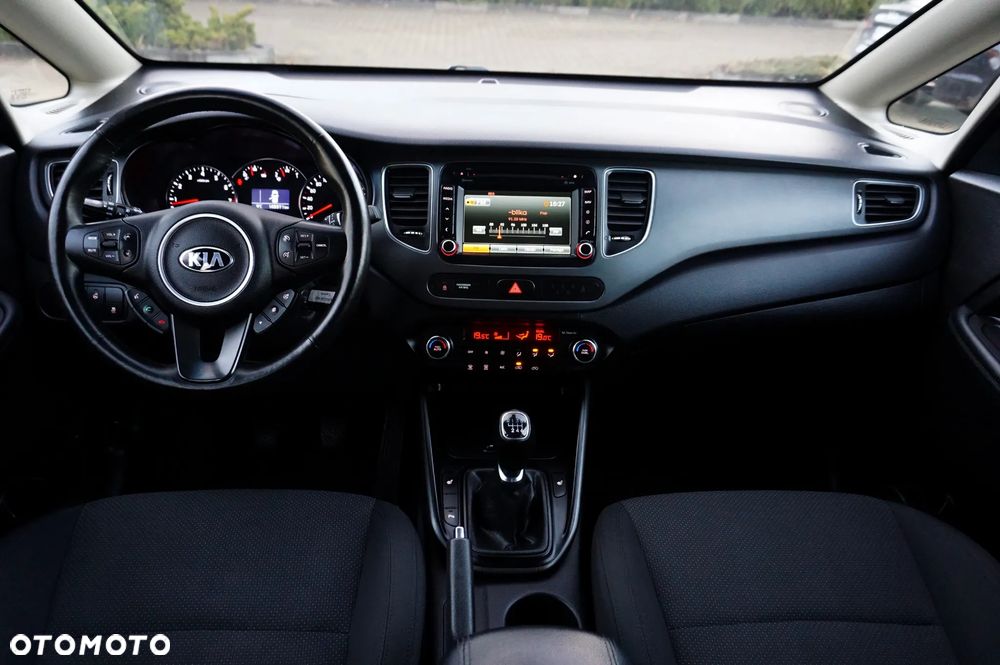 Kia Carens 1.6 GDI Dream Team Edition - 23