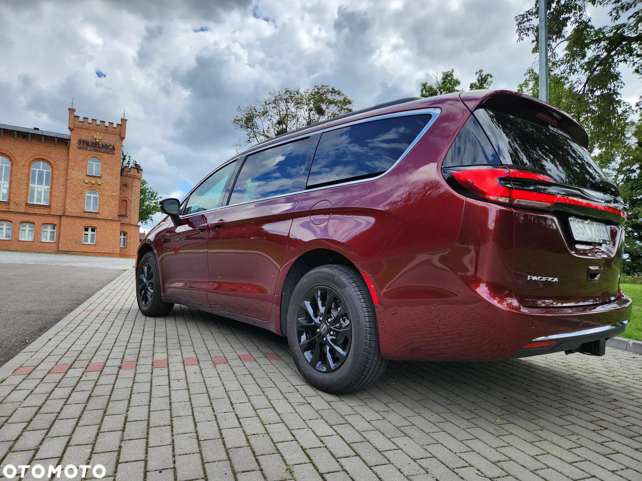 Chrysler Pacifica - 11