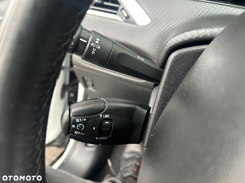 Peugeot 2008 PureTech 82 Access - 40