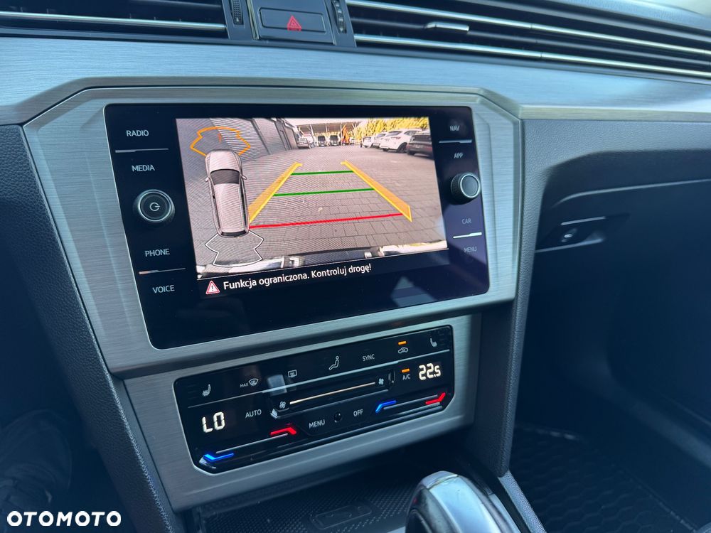 Volkswagen Passat Variant 2.0 TDI SCR DSG Elegance - 32