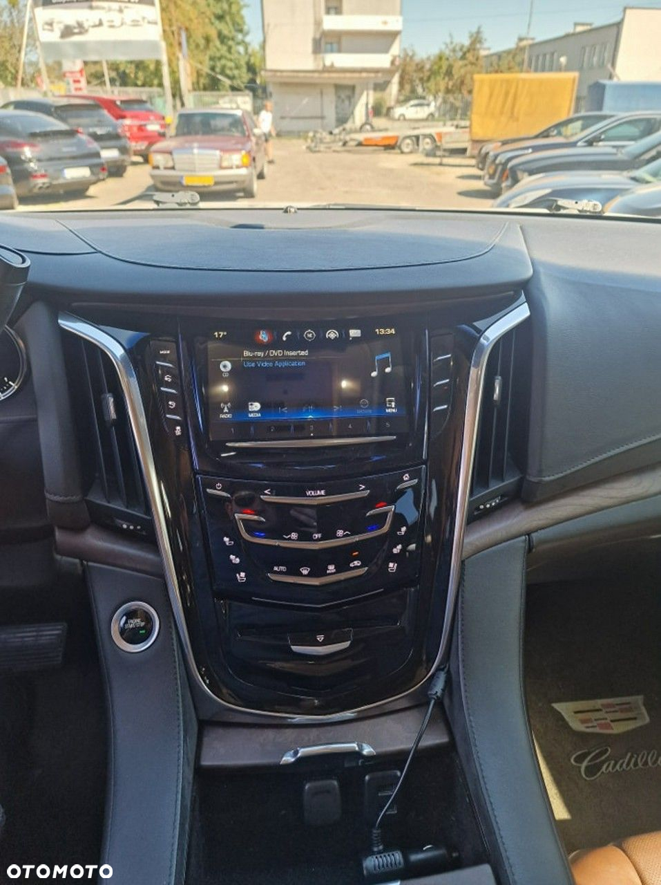 Cadillac Escalade - 16