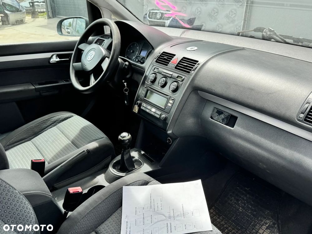 VOLKSWAGEN TOURAN 2003 *SAMOCHÓD NA CZĘŚCI* 5660 2R / D7X  MASKA, LAMPA, DRZWI, LUSTERKO, ZDERZAK, GRILL, BŁOTNIK, KLAPA, BELKA, DESKA, FOTELE, KANAPA, ĆWIARTKA KIEROWNICA, TARCZE, ZACISKI, ZAWIESZENIE, KOMPLETNY PRZÓD, KOMPLETNY TYŁ, LICZNIK, ZEGARY, PRAWE LEWE PRZÓD TYŁ - 5