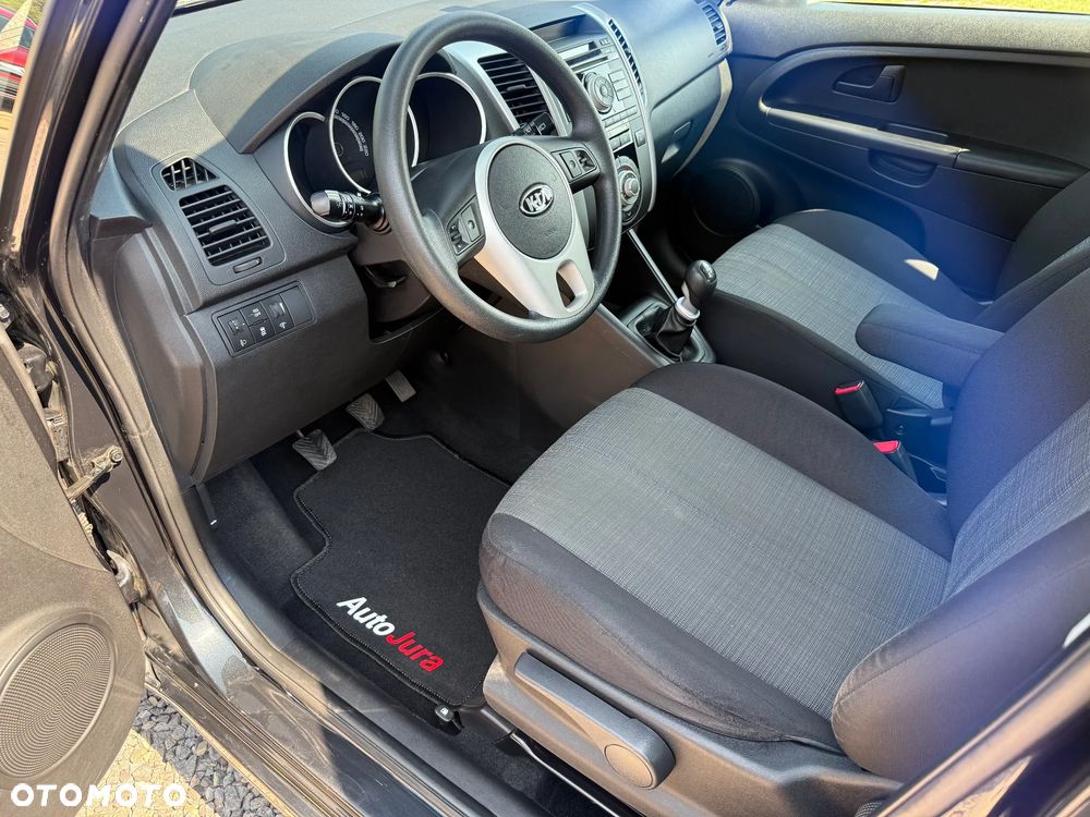 Kia Venga - 17