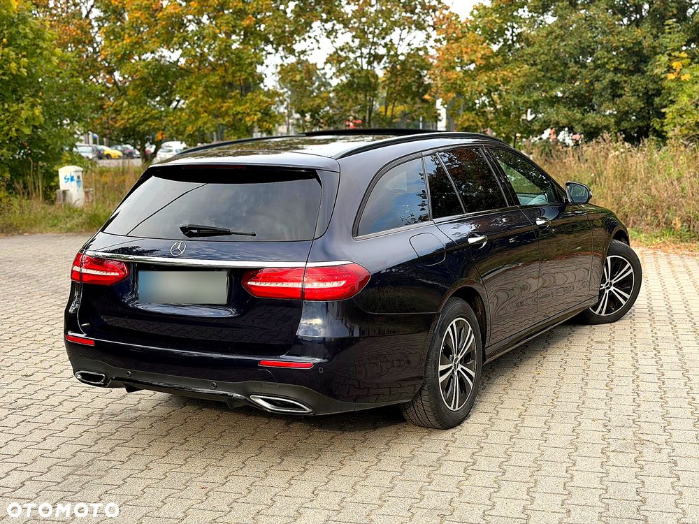Mercedes-Benz Klasa E 220 d 4Matic 9G-TRONIC AMG Line - 3
