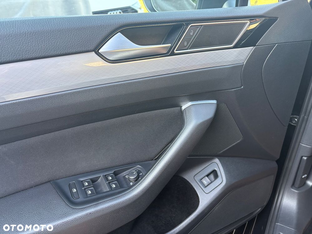 Volkswagen Passat 2.0 TSI Business DSG - 20
