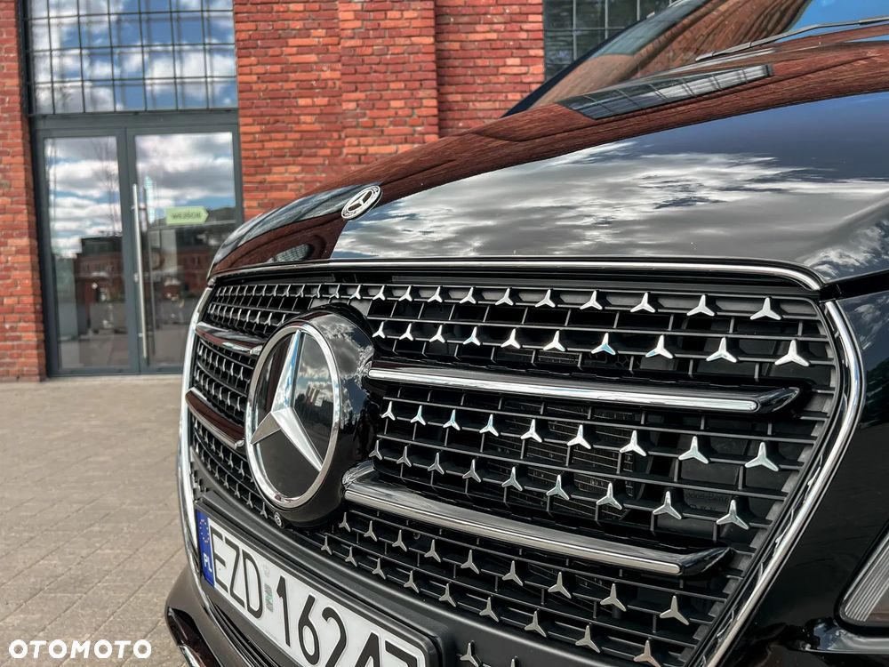 Mercedes-Benz Klasa V 300 d Extralang 4Matic 9G-TRONIC Avantgarde - 34