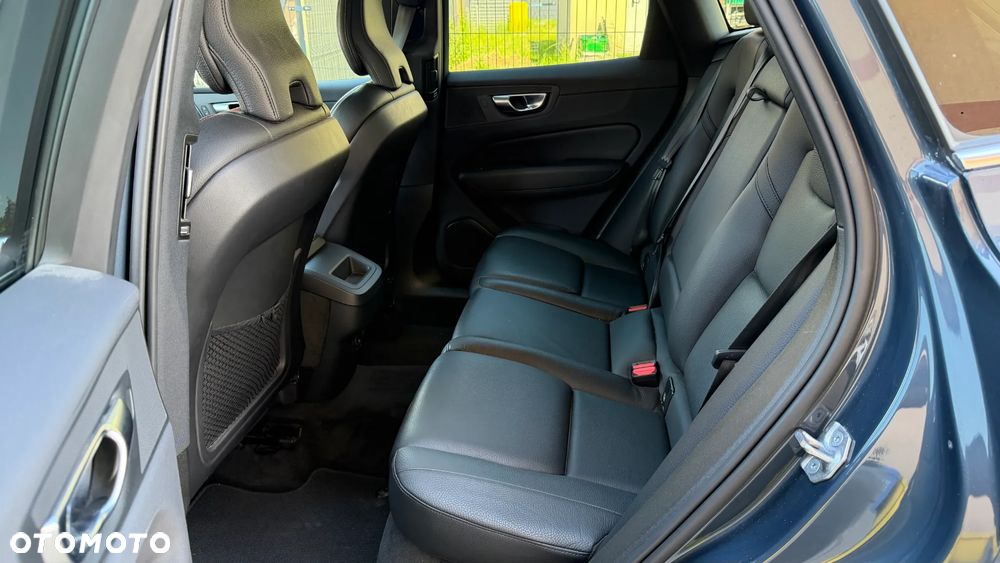 Volvo XC 60 B4 B Momentum Pro - 15