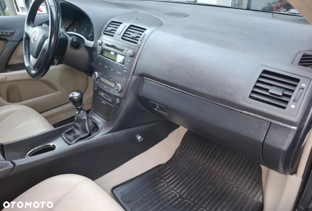 Toyota Avensis 2.0 Prestige - 9
