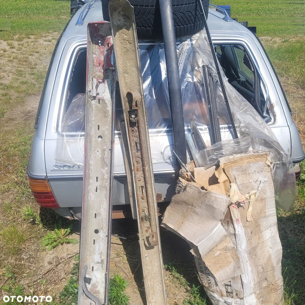 Mercedes-Benz W123 - 12