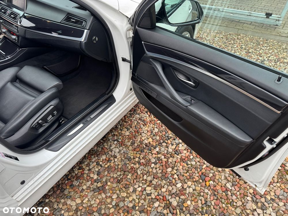 BMW Seria 5 525d xDrive - 27