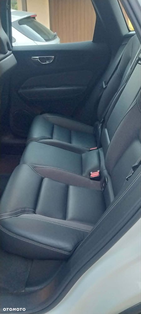 Volvo XC 60 B4 B Plus Dark - 13