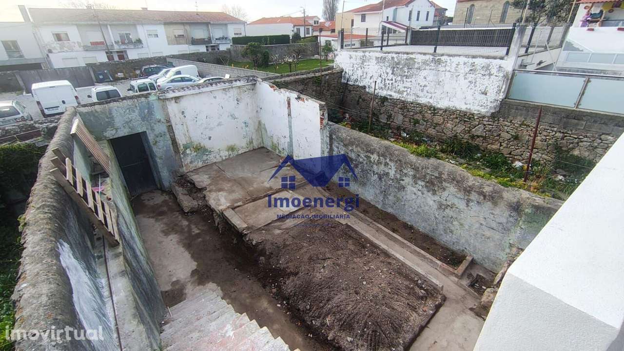 Moradia Bi-Familiar T1+1 e T4 - Azurara - Grande imagem: 3/14