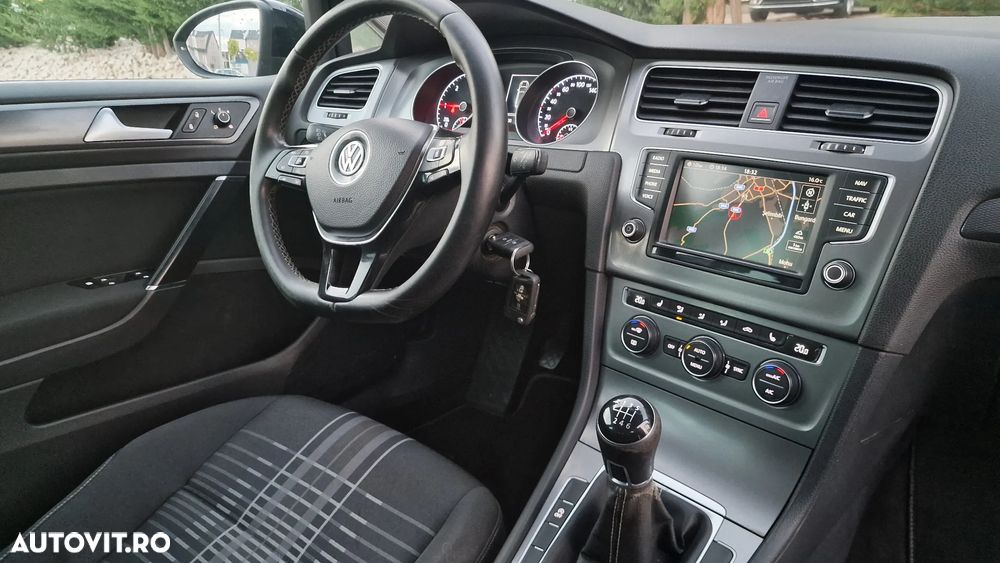 Volkswagen Golf 2.0 TDI BlueMotion Technology Lounge - 20