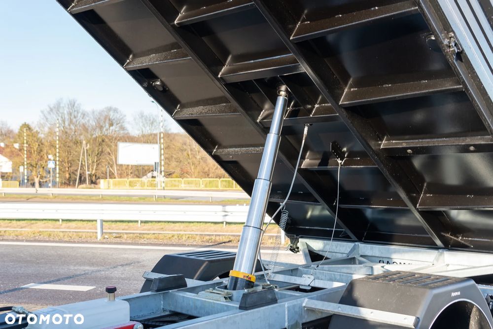 Isuzu M27 Final Edition - 17