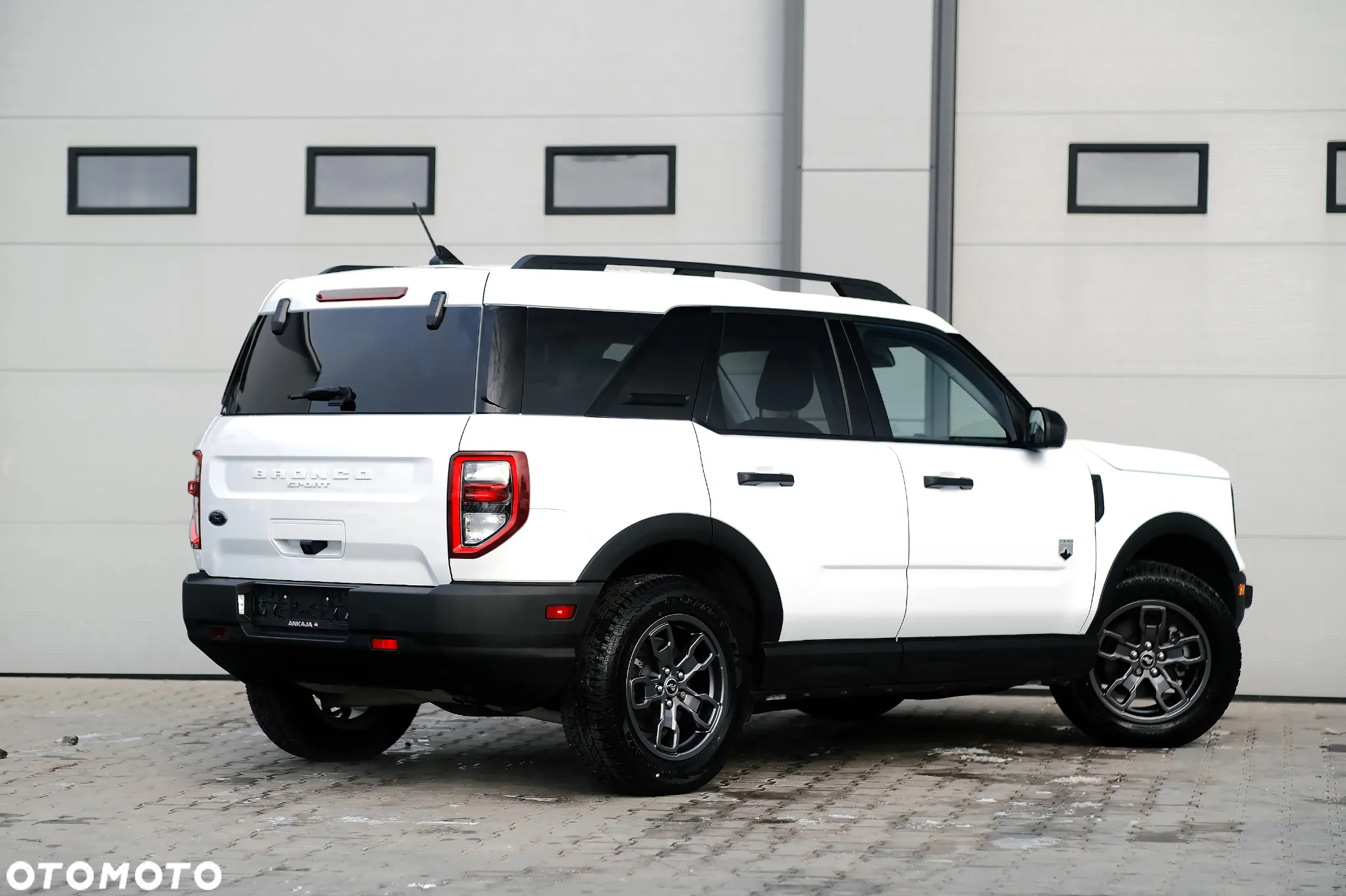 Ford Bronco - 7