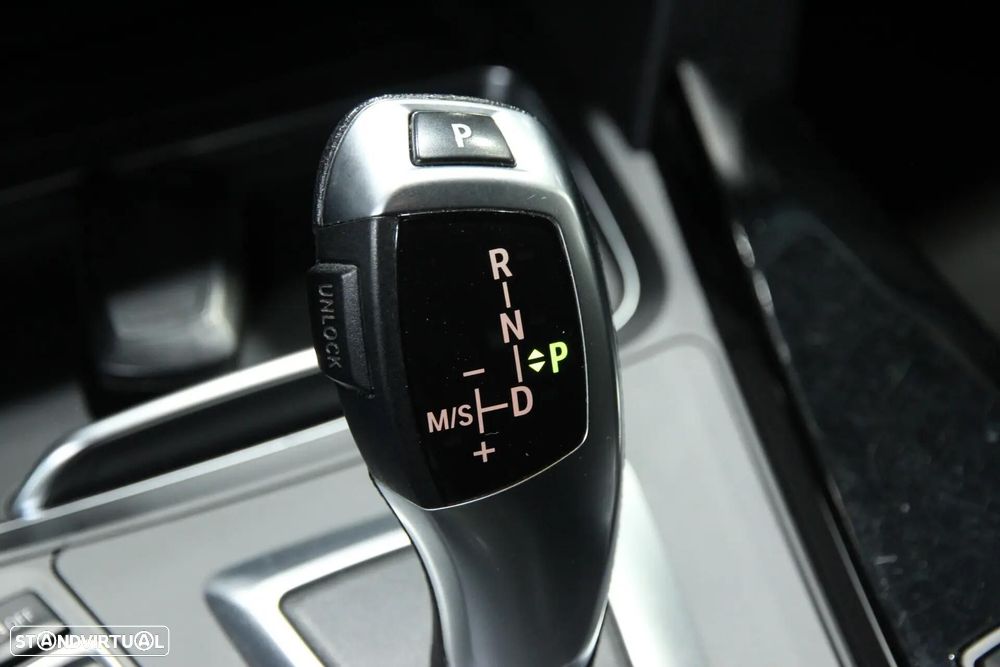 BMW 318 d Line Sport Auto - 12
