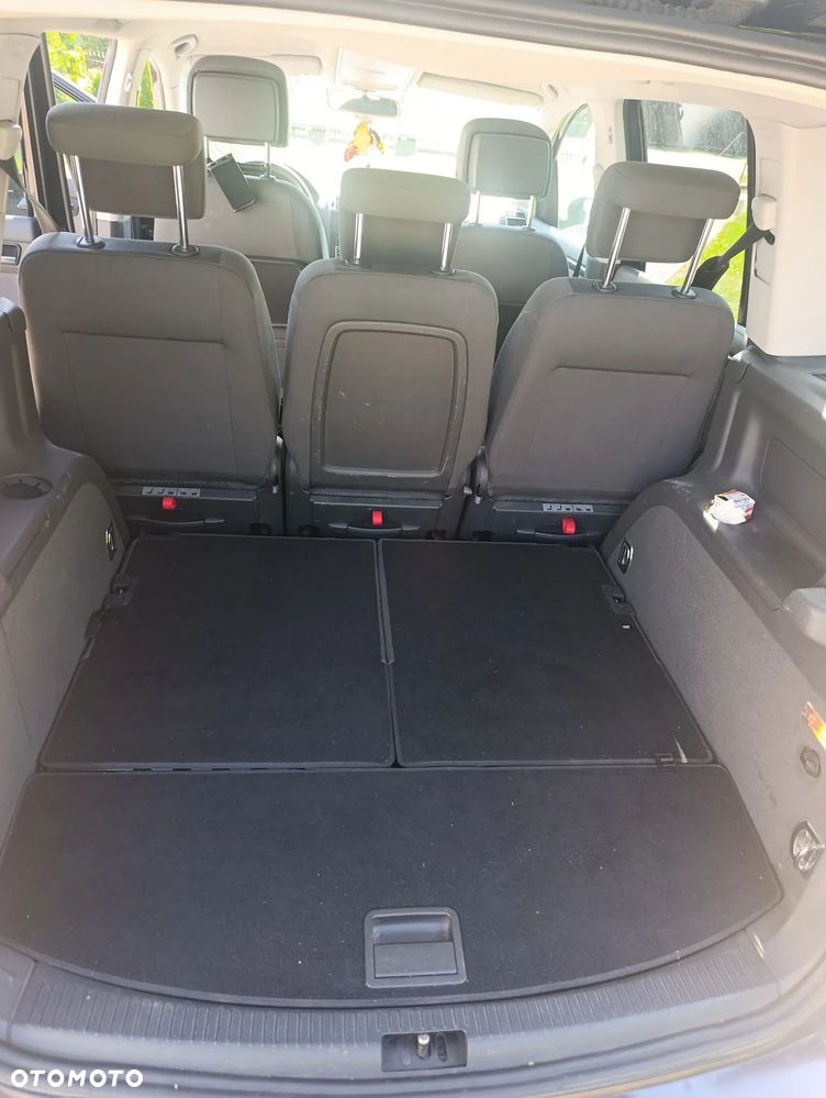 Volkswagen Touran 2.0 TDI DPF Highline DSG - 9