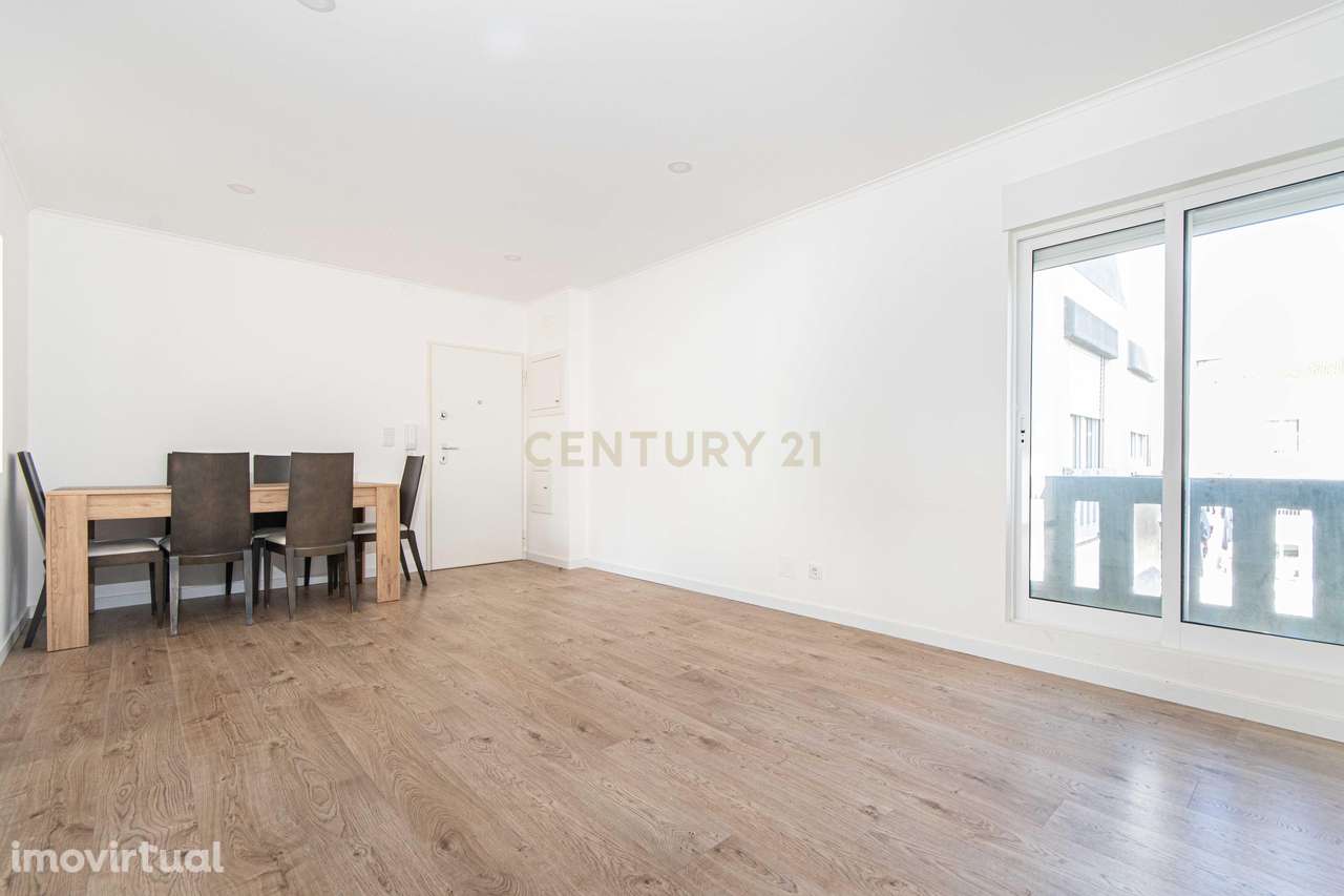 Apartamento T2 Totalmente Remodelado | Serra das Minas - Grande imagem: 2/23