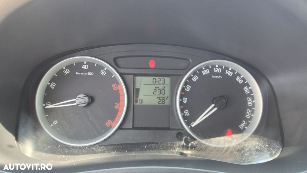 Skoda Fabia 1.2 HTP Ambition - 14