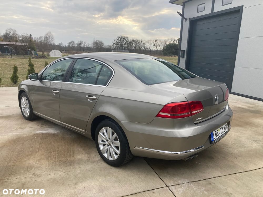 Volkswagen Passat 2.0 TDI DPF BlueMotion Technology Highline - 2