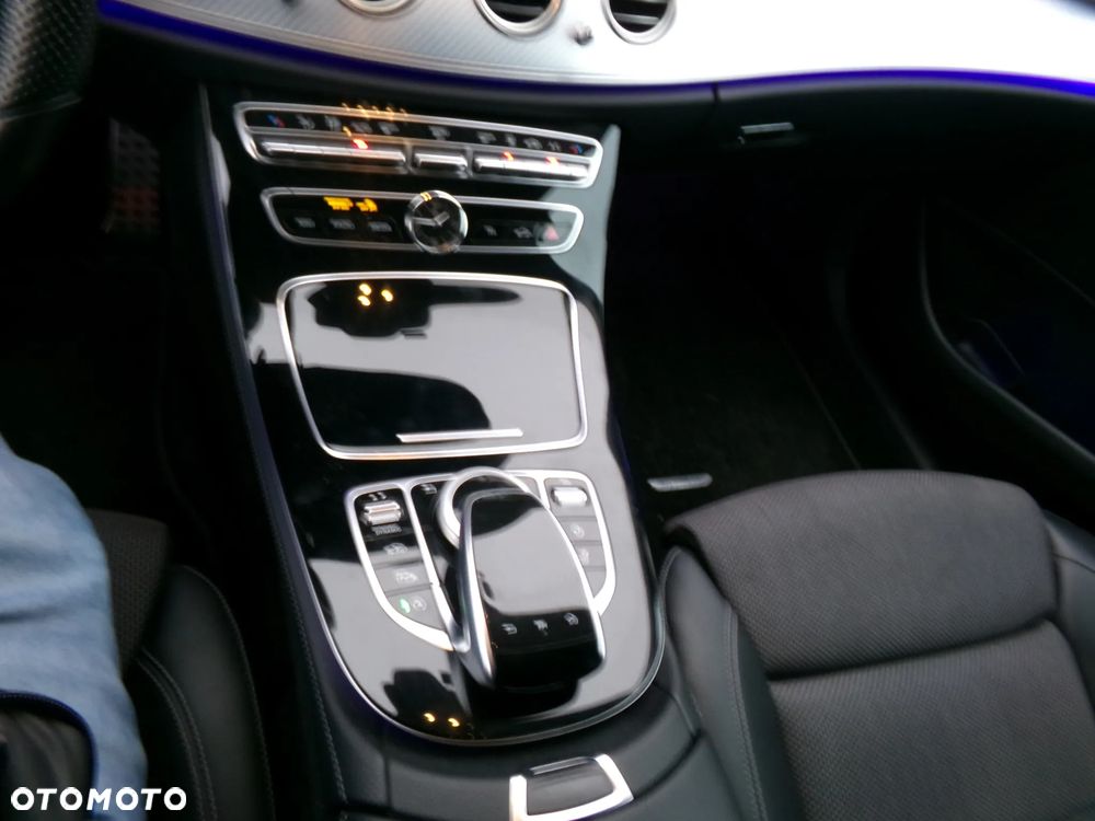 Mercedes-Benz Klasa E 220 d 4Matic All-Terrain 9G-TRONIC Avantgarde - 16