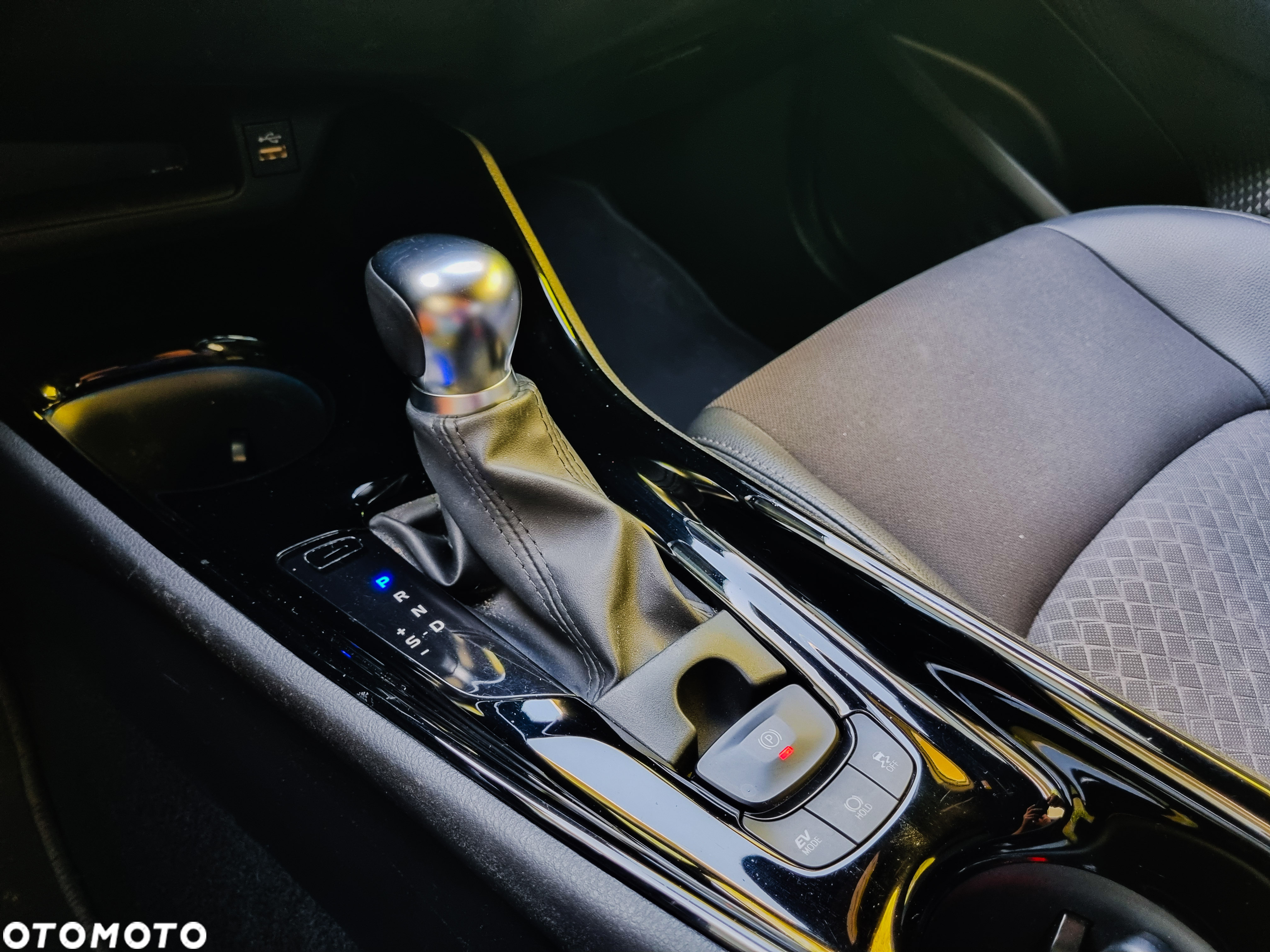 Toyota C-HR 2.0 Hybrid Style - 35