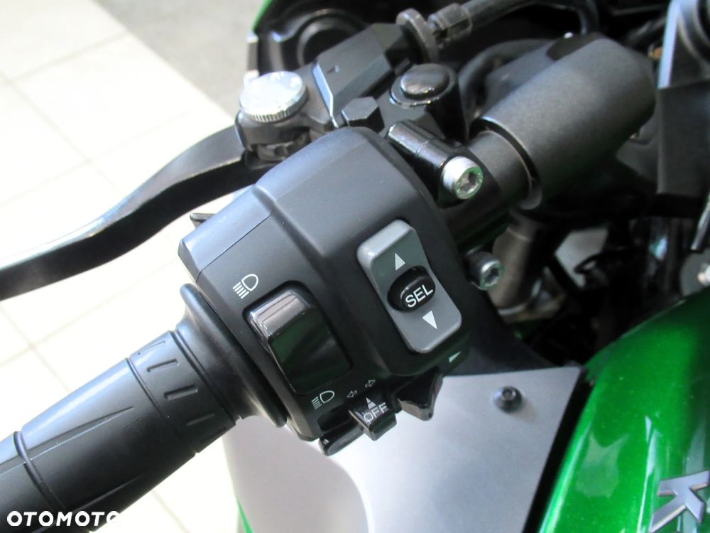 Kawasaki Ninja 1000 SX - 13