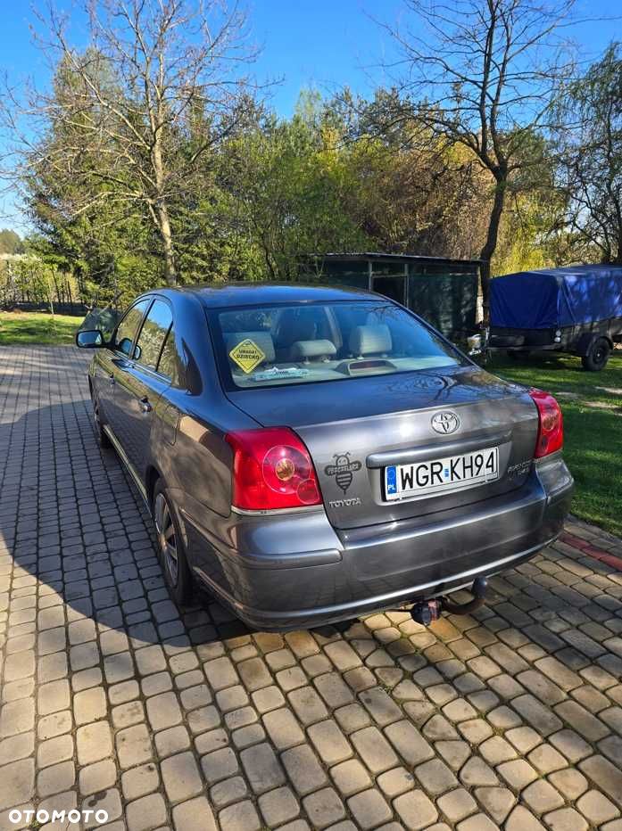 Toyota Avensis - 4