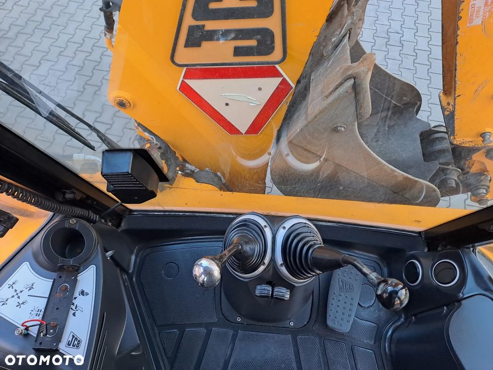 JCB 3CX Sitemaster 2005 rok - 17