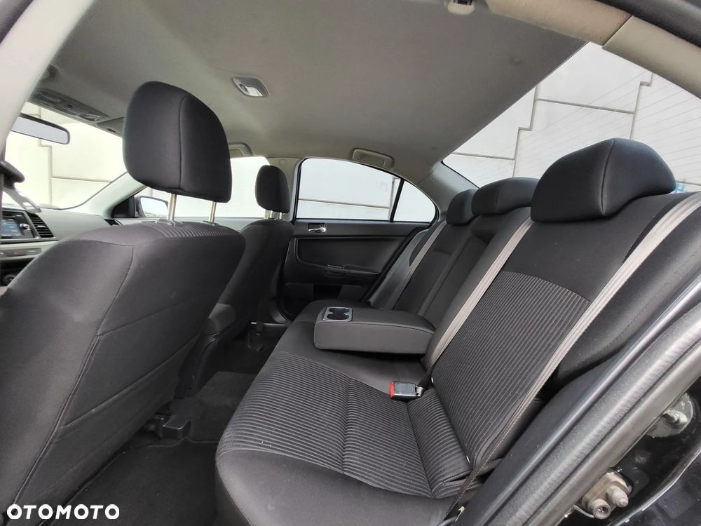 Mitsubishi Lancer - 16
