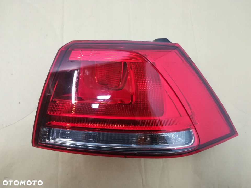 VW Golf VII HB 5G0 lampa prawa tył BT72