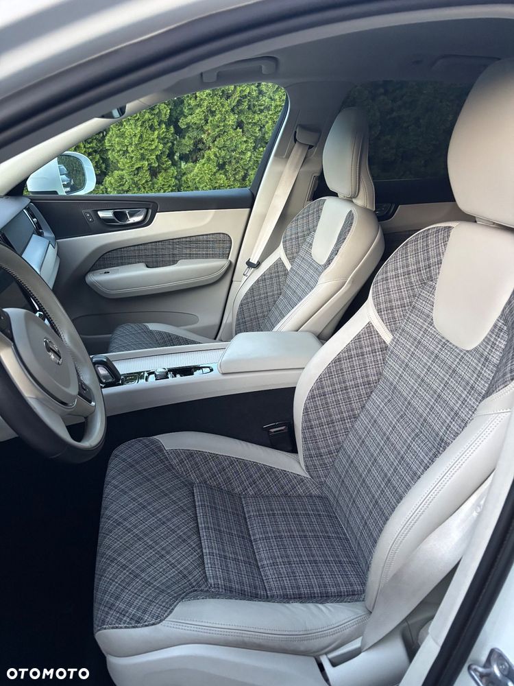 Volvo XC 60 B4 D AWD Momentum Pro - 5