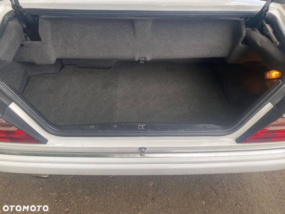 Mercedes-Benz Klasa E 320 - 16