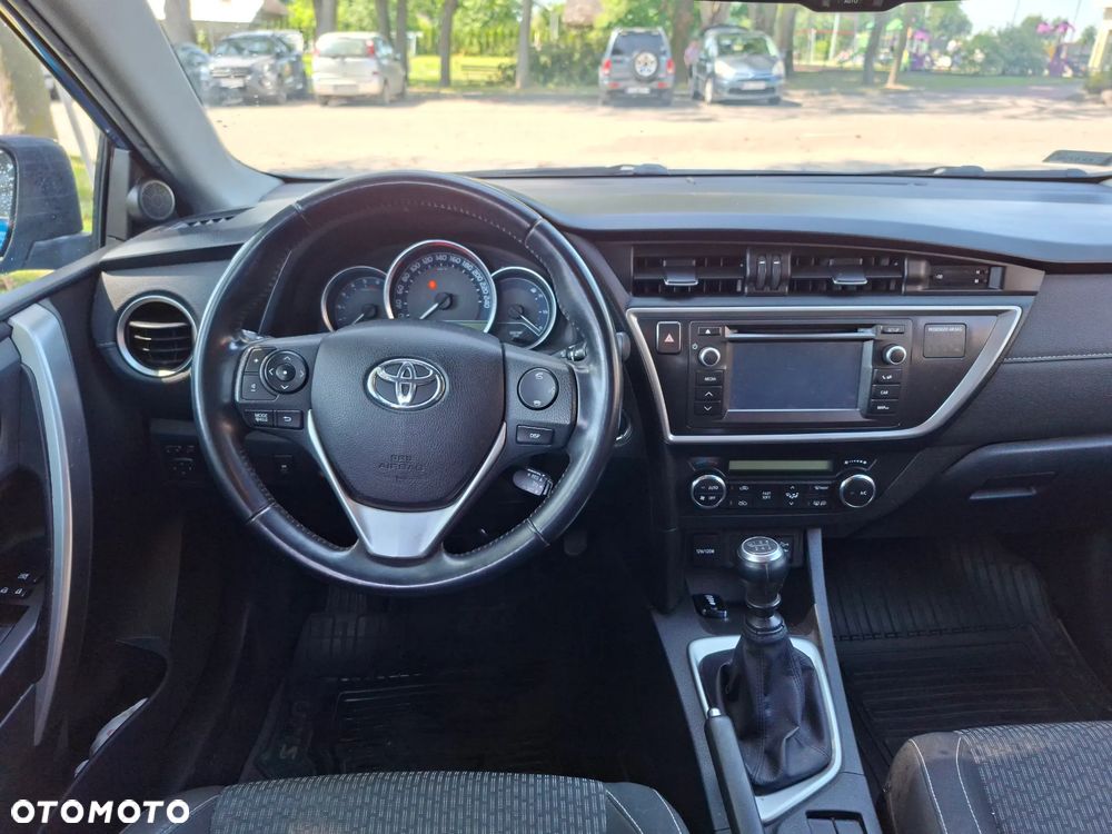 Toyota Auris - 11