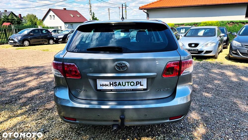 Toyota Avensis - 18