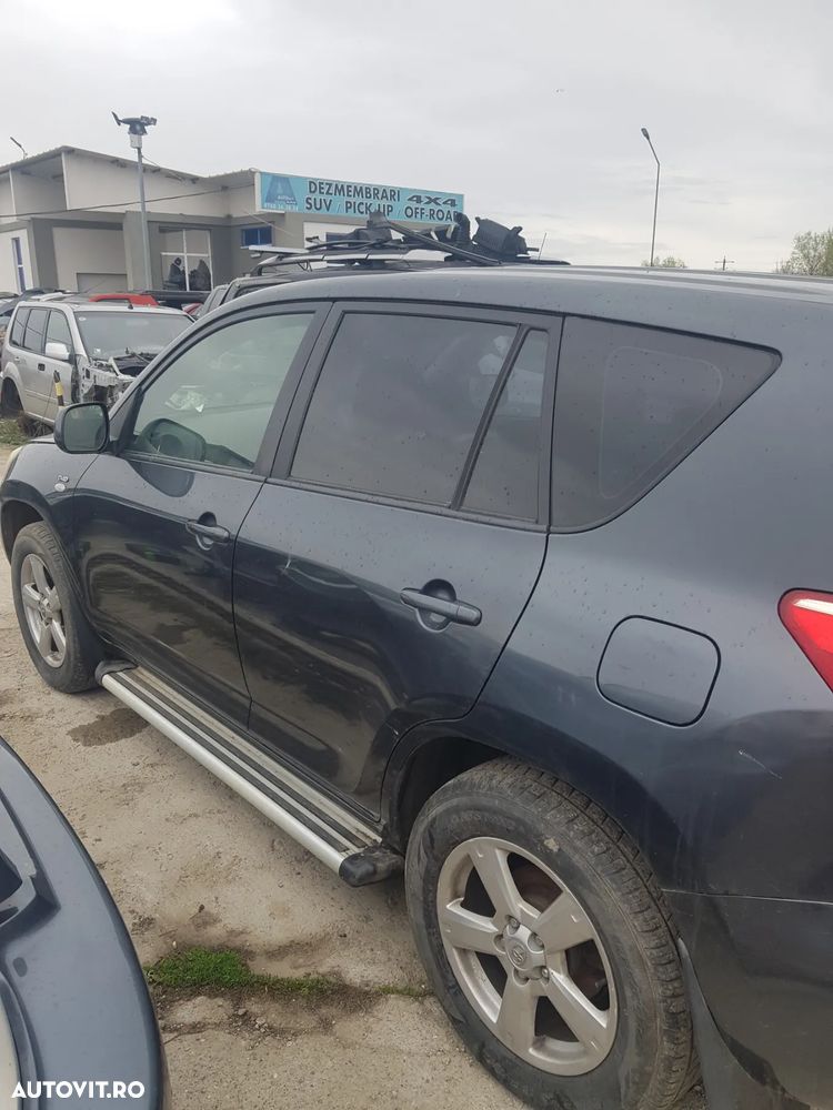 Dezmembrez Toyota Rav4 fabr 2007 2.2d(136-150cp)) - 3